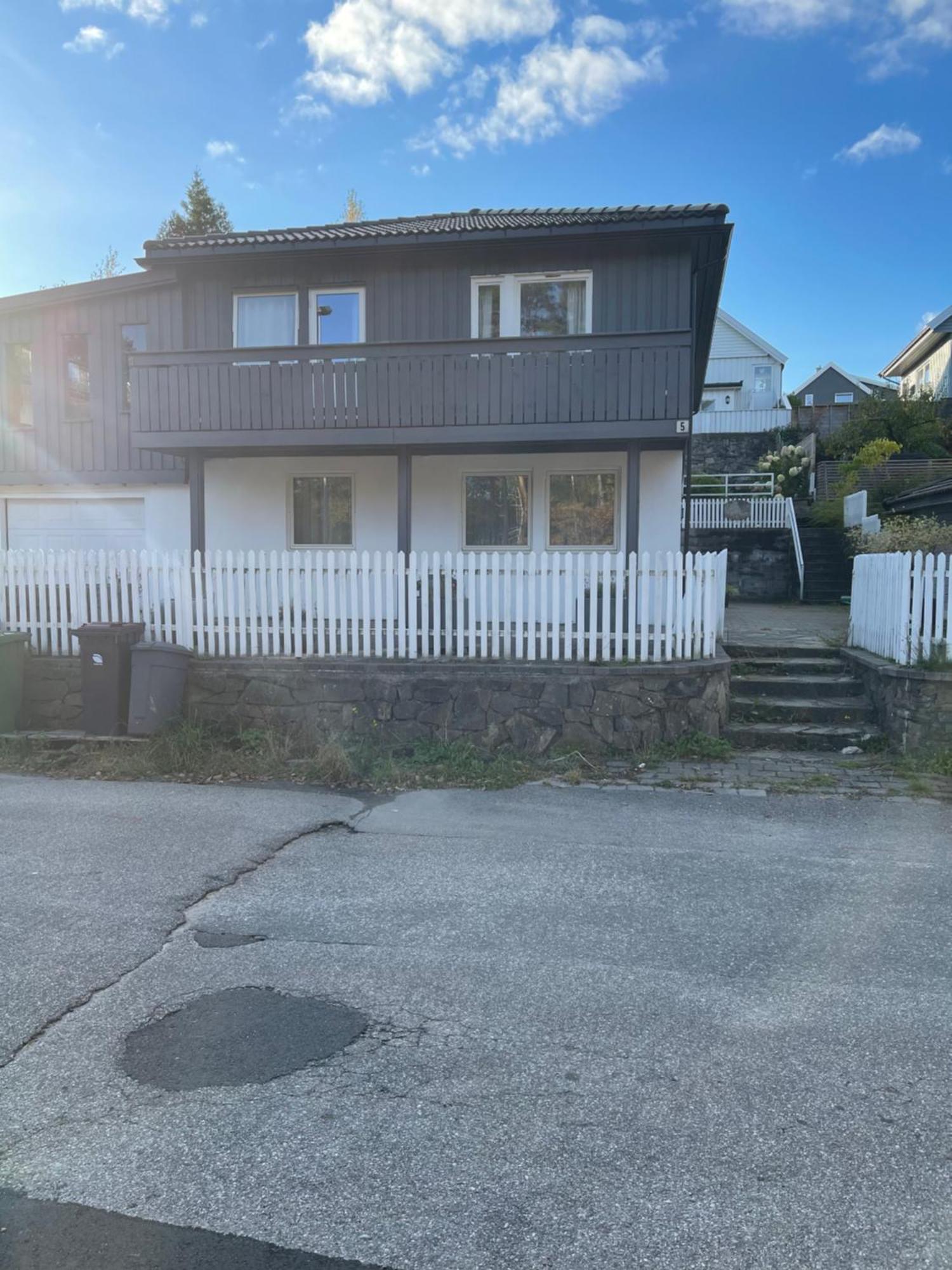 Lys Rent Og Trivelig Hybelleilighet Kristiansand Bagian luar foto